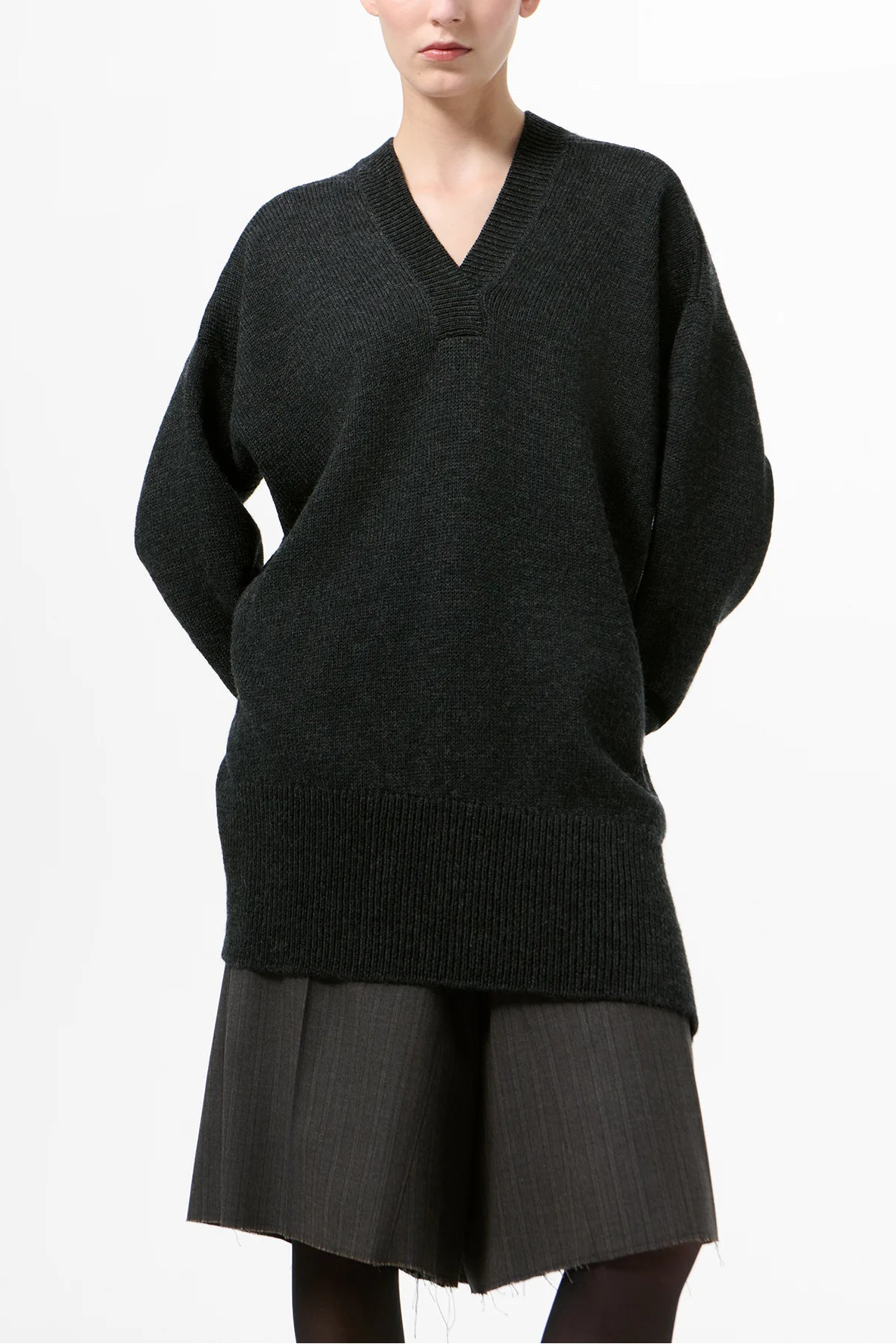 RAISE V-NECK