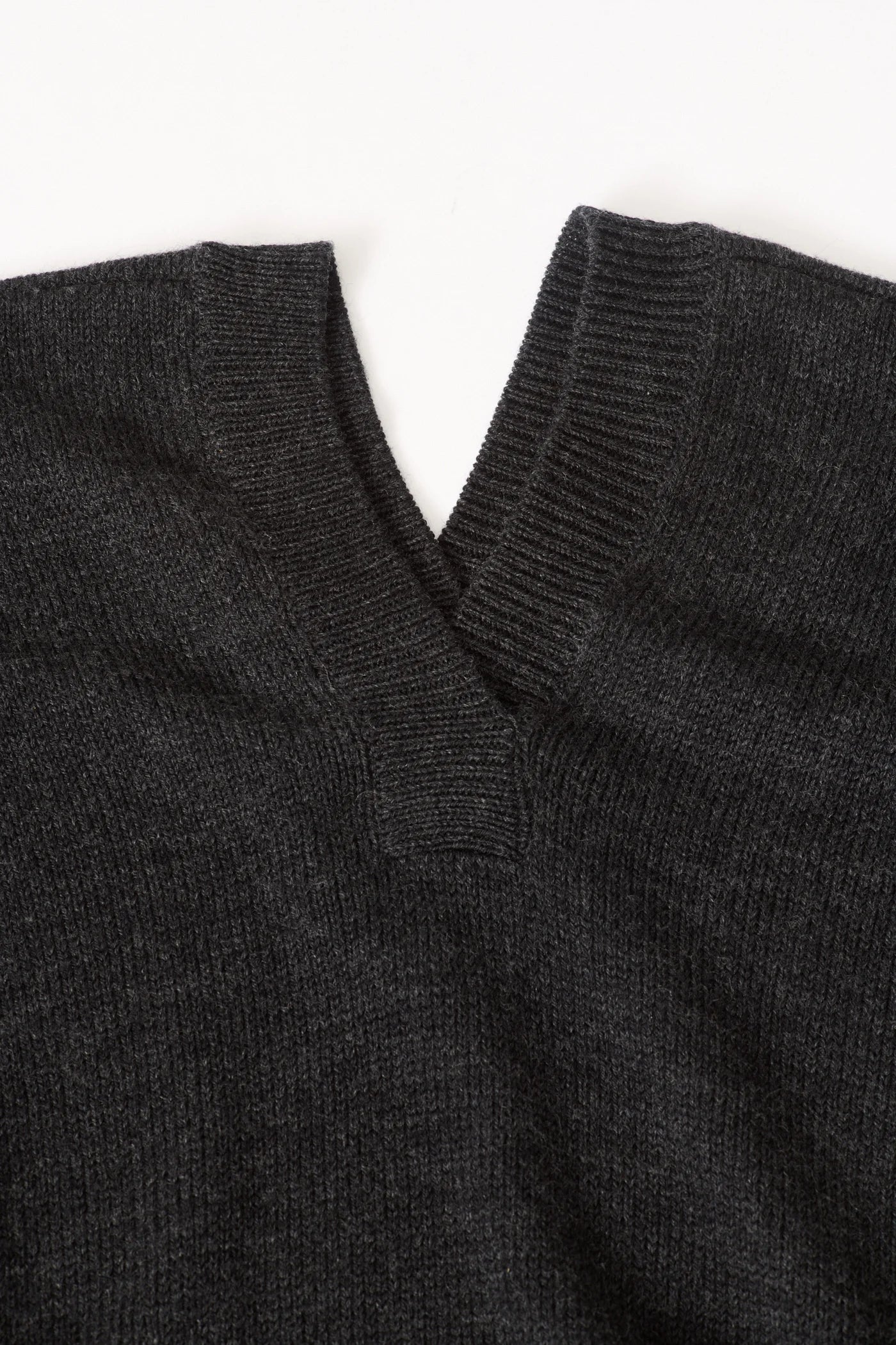 RAISE V-NECK