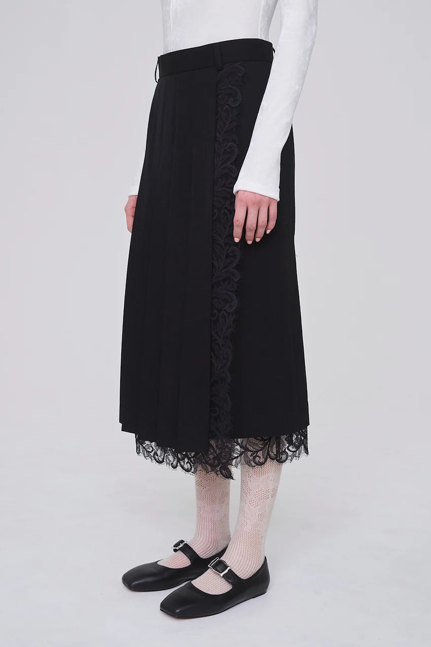 FINE WOOL PLEATED SKIRT WITH LACE TRIM