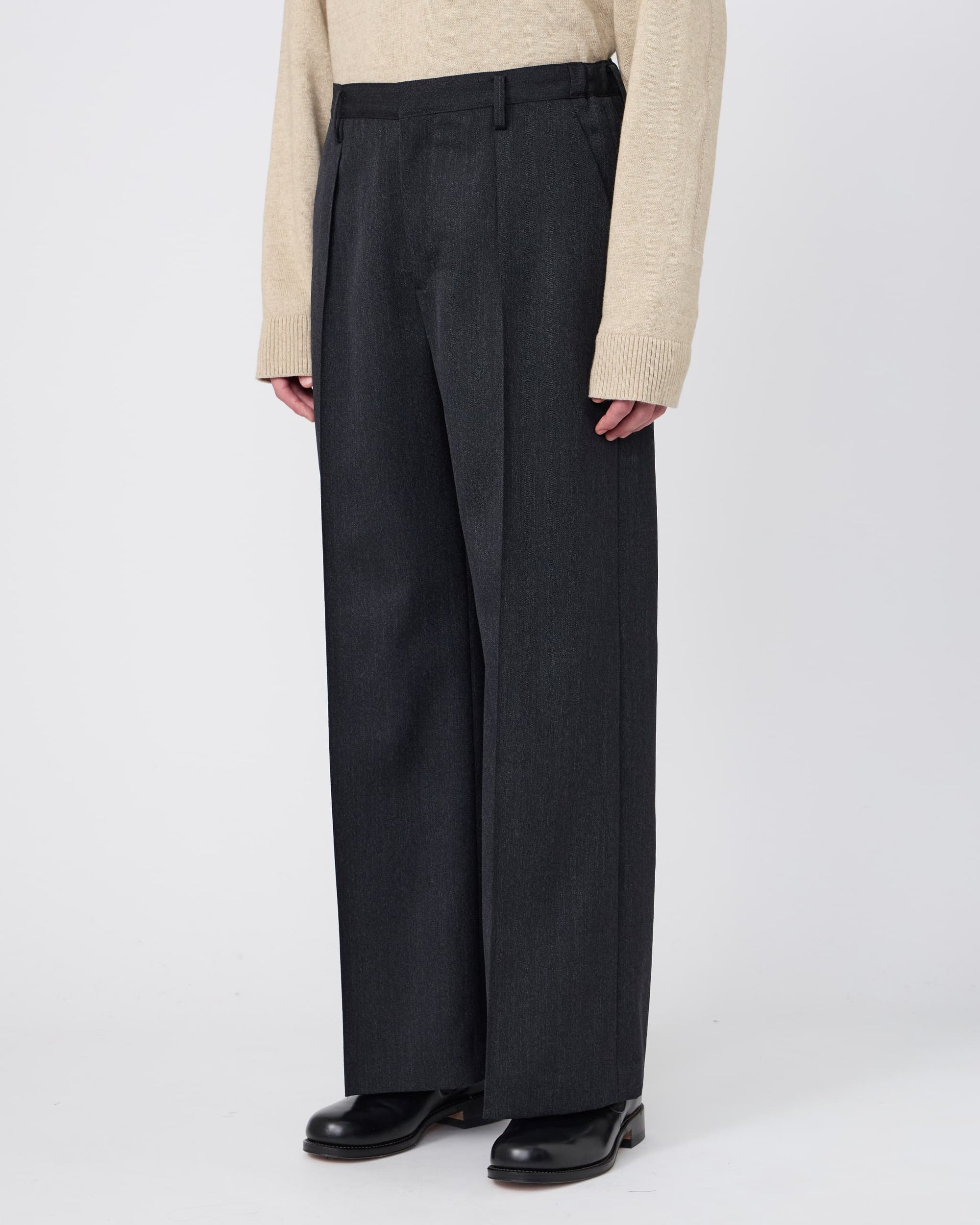 ONE-TUCK BAGGY TROUSERS