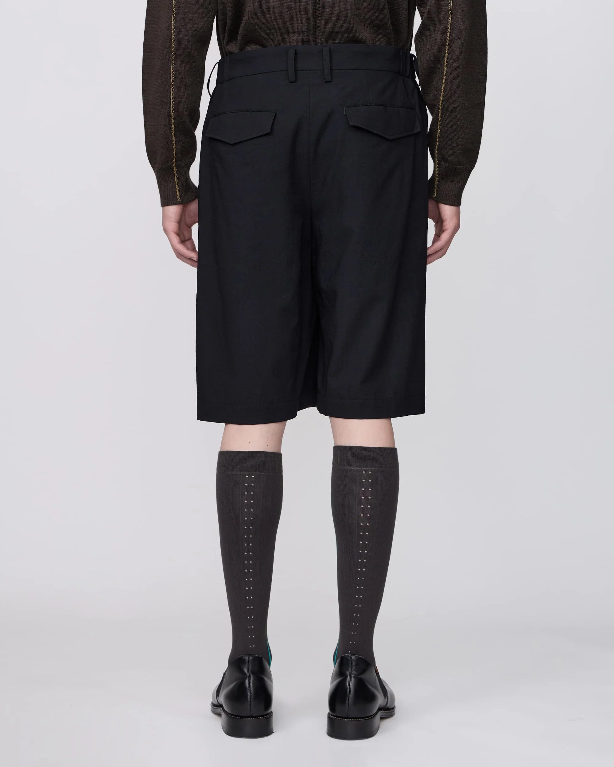 TWO TUCKS WIDE SHORTS