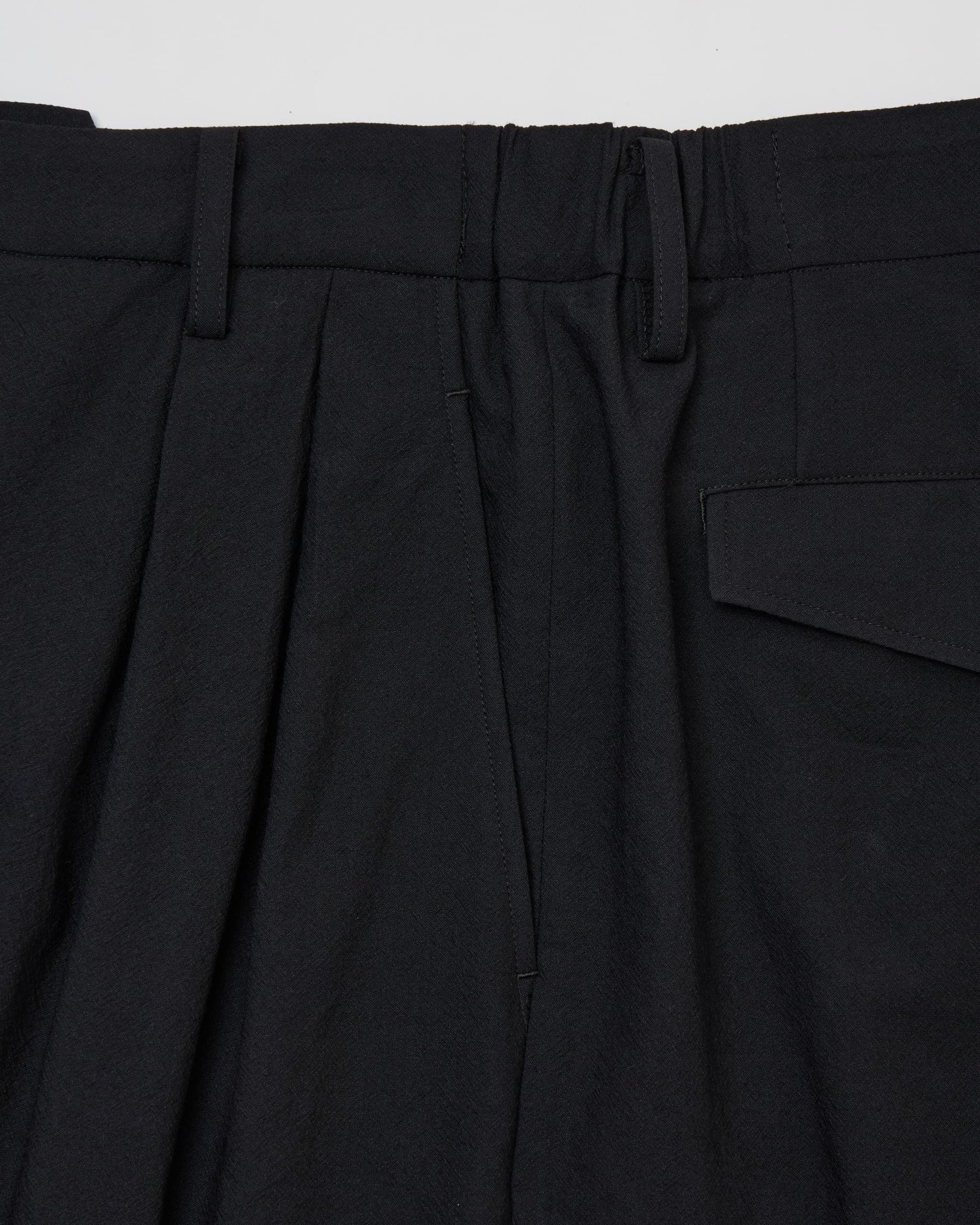 TWO TUCKS WIDE SHORTS