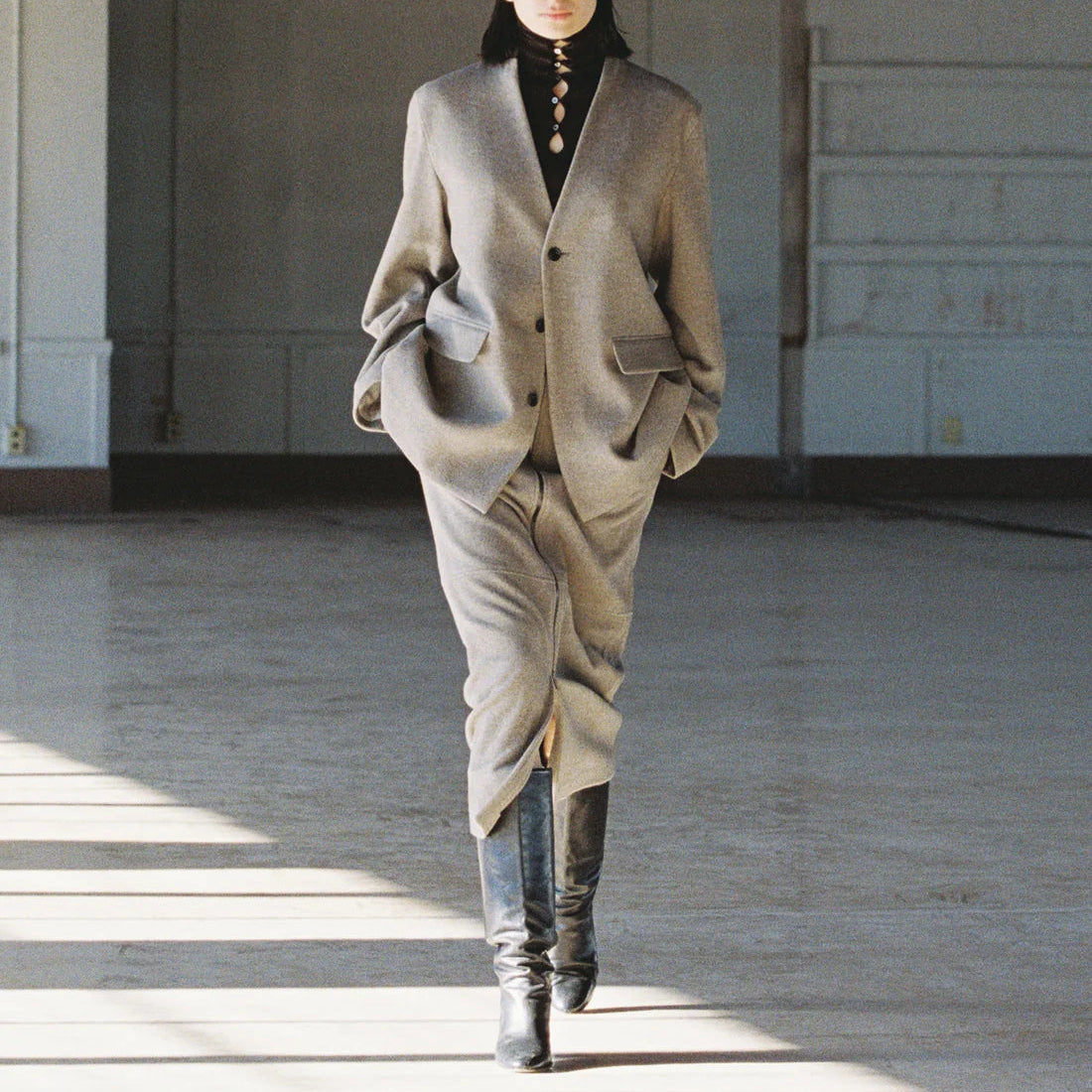 NO-COLLAR JACKET