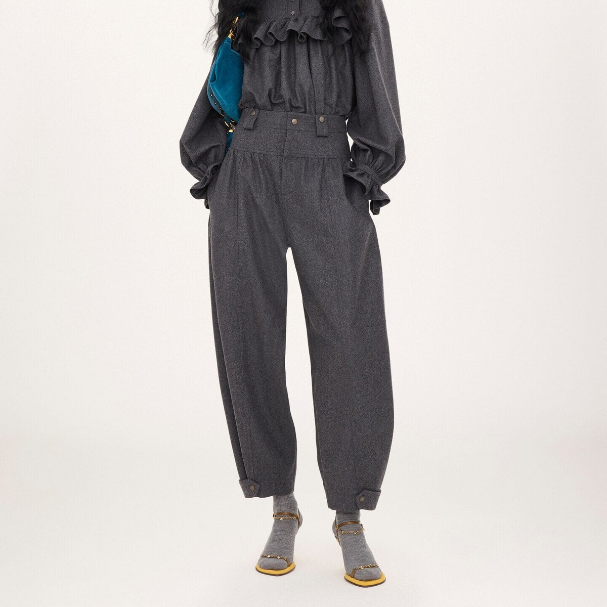 ウール＆カシミアフランネル製ハイライズ バレルパンツ