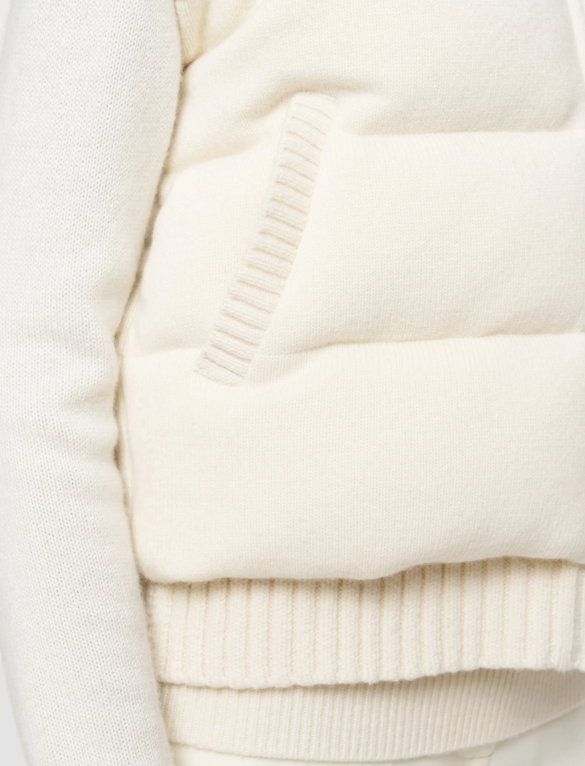 Knitted Down パファー ジレ